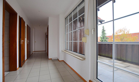 Sunny 3.5-room apartment with balcony, stage and garage parking space