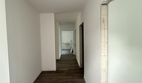New semi-detached house in central canal location!