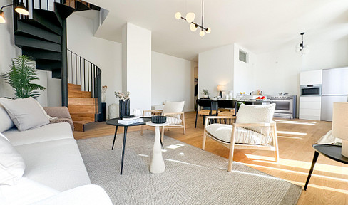 Top floor maisonette in a quiet garden house