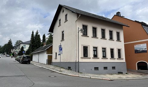 Apartment building with outbuilding, 3 garages, 2 parking spaces and garden