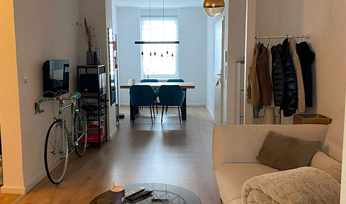 Bright 2-room apartment with daylight bathroom in the center - West