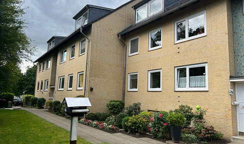 available immediately, newly renovated unit, 2 rooms with fitted kitchen and shower room, e.g. as a studio or office
