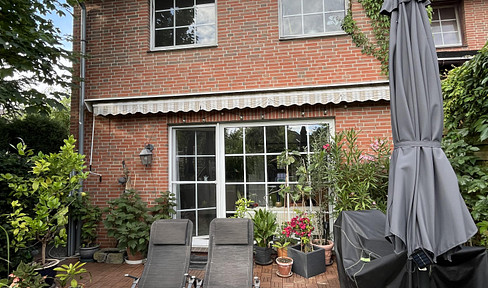 Detached house in Hämelerwald – energetically renovated with a photovoltaic system, heat pump, and wellness area.