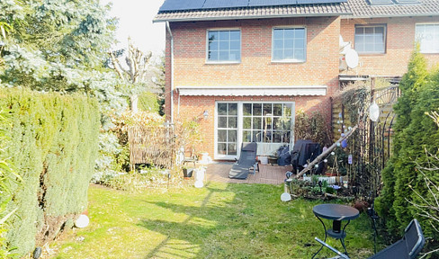 Detached house in Hämelerwald – energetically renovated with a photovoltaic system, heat pump, and wellness area.