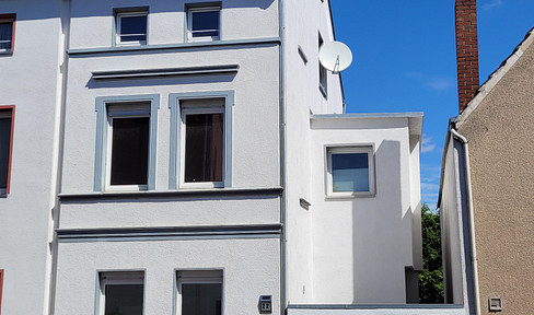 Renovated small 5-room townhouse - ready to move into