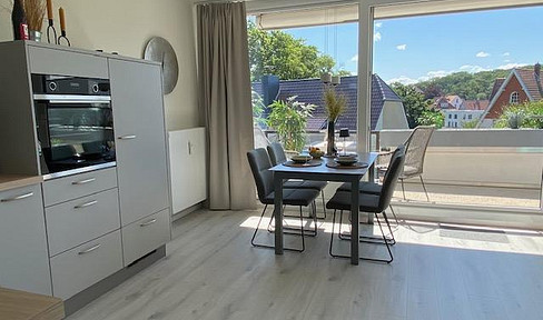 MOVE IN AND FEEL AT HOME... modern 2-room apartment in a prime location.