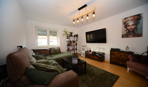 2 Zimmer Wohnung m. Echtholz Parkett EBK, ideal für Single oder Paar. 4. OG rechts