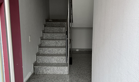 Exclusive business townhouse with light gallery (furnished to a high standard) - ideal for executives