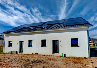 Modern new-build semi-detached house with 5 rooms and garden - ideal for families