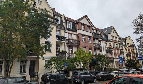 FREE OF COMMISSION! Old MFH in Sachsenhausen from private owner or in forced sale on 01.09.
