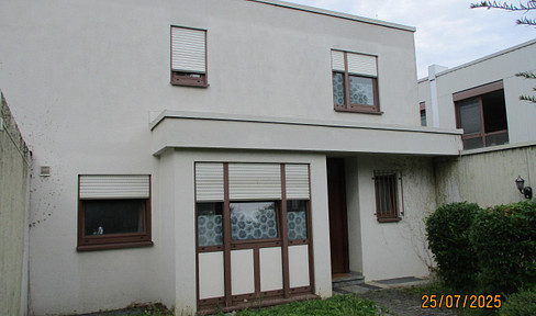 Beautiful house in a quiet location with excellent connections
