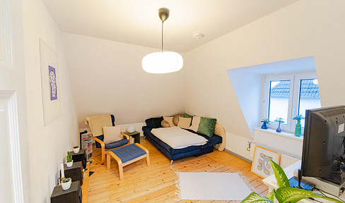 Charming 3-room apartment in an old building with large hobby area