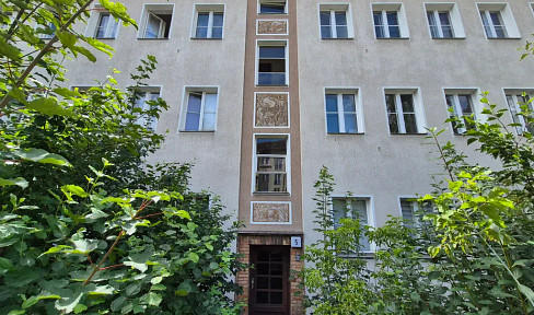2-room apartment in an old building with south-facing balcony & wooden floorboards