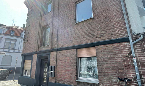 Freshly renovated, bright 4-room apartment with balcony
