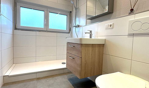 New bathroom & quiet location - 3.5-room maisonette with balcony & garage