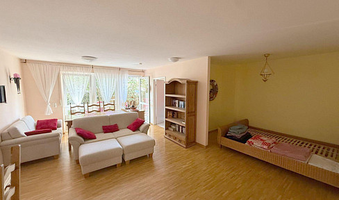 Sehr schöne, sehr helle, große 1 Zi-Whg mit Terrasse und Duplexparker in Fürth