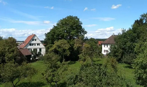 Exclusive furnished maisonette in a green setting with underground parking space