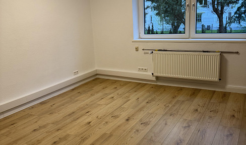 Freshly renovated and bright 2-room apartment with EBK in Ricklingen near Maschsee from private owner