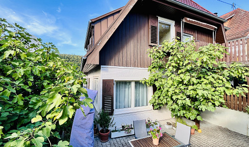 Beautiful 2-family house with two further rooms on the garden level and a convertible attic!