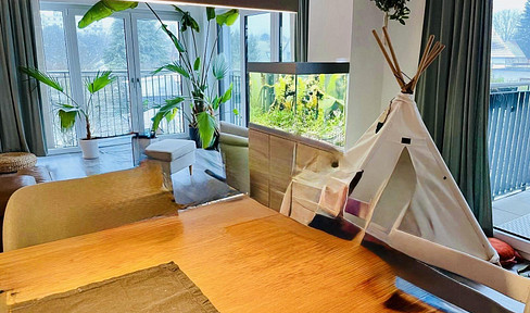 Spacious 4-room apartment with EBK, cooking island, 2 bathrooms and balcony overlooking greenery - in Frankfurt Seckbach