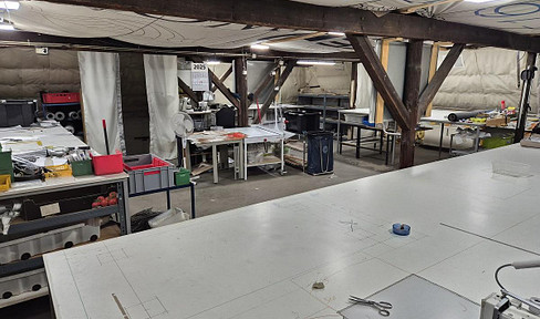 Large commercial unit with storage and office space for rent in a well-connected location in Krefeld
