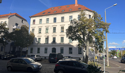 5% yield - investment in Leipzig: 3-room listed apartment with graduated rent - commission-free