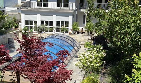 Bright house with large granny apartment on parkland