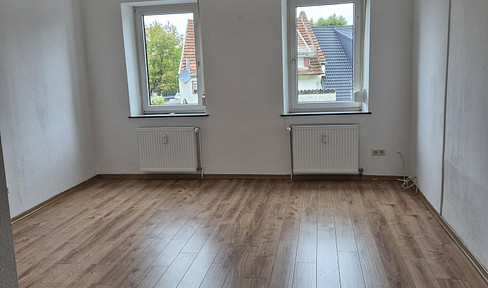 Geräumige 4 ZKB-Erdgeschosswohnung, Hof, Garten, Kellerboxen und Garage in ruhigem 2-Familienhaus