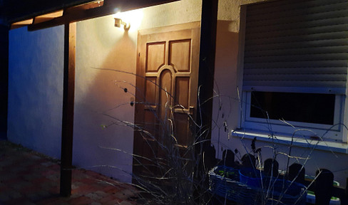 Singles only! Well-designed 3-room apartment, sunny side. Separate entrance, wood-burning stove, terrace, EBK
