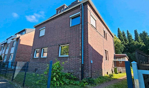 Large detached house with buildable plot - near Aachen