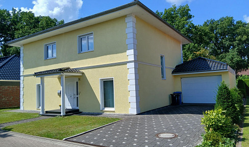Exclusive town villa in Ulzburg South