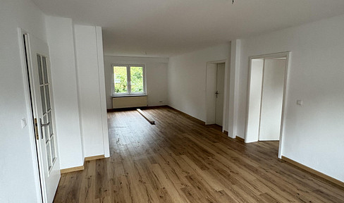 Erstbezug nach Renovierung: Zentrale 3-Zimmer-Wohnung ab 01.09.