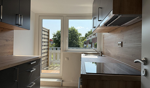 First occupancy after modernization: 3-room apartment in Elmshorn - balcony, fitted kitchen, available immediately!