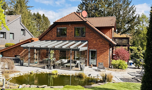 Plenty of space for large families, living and working, and multi-generational households.