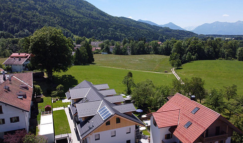 Wohnen wie im eigenen Haus – moderne Maisonette mit Garten am Alpenrand