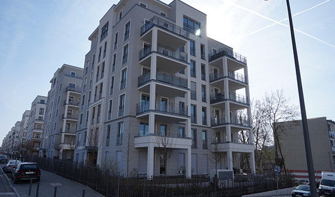 Exclusive 2-room apartment with large and beautiful balcony and EBK directly at the Europagarten