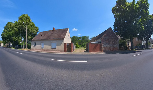 Detached house with 1,012 m² plot, outbuildings & expansion reserve - commission-free