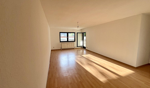 Immediately available 2-room apartment with balcony, underground parking space and fitted kitchen in Böblingen