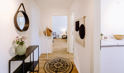 Freshly renovated, bright 3-room ground floor apartment with large balcony