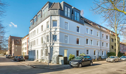 Furnished maisonette apartment with fireplace & design charm in Hamburg-Wandsbek