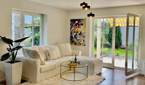 Top Furnished / Fully furnished: Elegant 3-room garden apartment, with Wi-Fi, home office, and underground parking space.