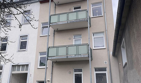 Moderne Wohnung mit Balkon