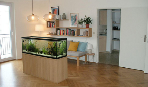 3,5-Zi-Hauptwohnung mit Balkon + EBK 100 m2, on top: weitere 79 m2 DG-Räume+Bad im Rohbau in MFH
