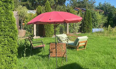 From private owner: detached house with granny apartment and beautiful garden