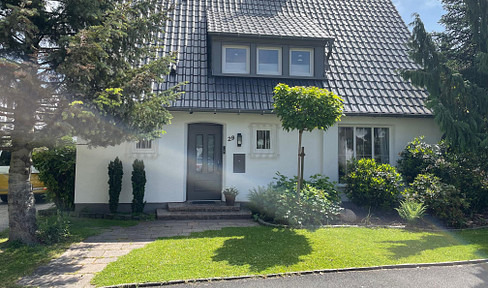 Spacious renovated detached house in a sought-after residential street in Unna, commission-free