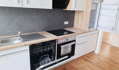 Freshly renovated! Bright, very central and with fitted kitchen: friendly 3-room apartment in Flensburg