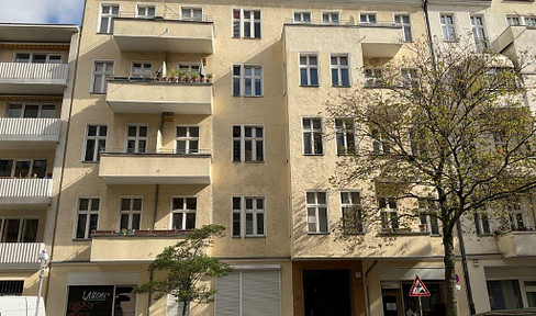 Rented 2-room apartment in an old building near Charlottenburg Palace (commission-free)