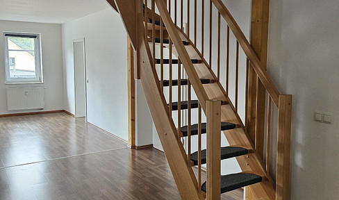 Spacious 4-room apartment with fitted kitchen