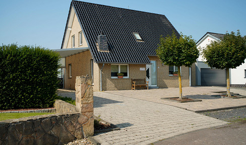 Detached EFH with conservatory & solar - ready to move into in a great residential area