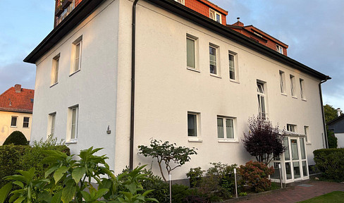 Apartment house in quiet location, well-kept property, very good condition
